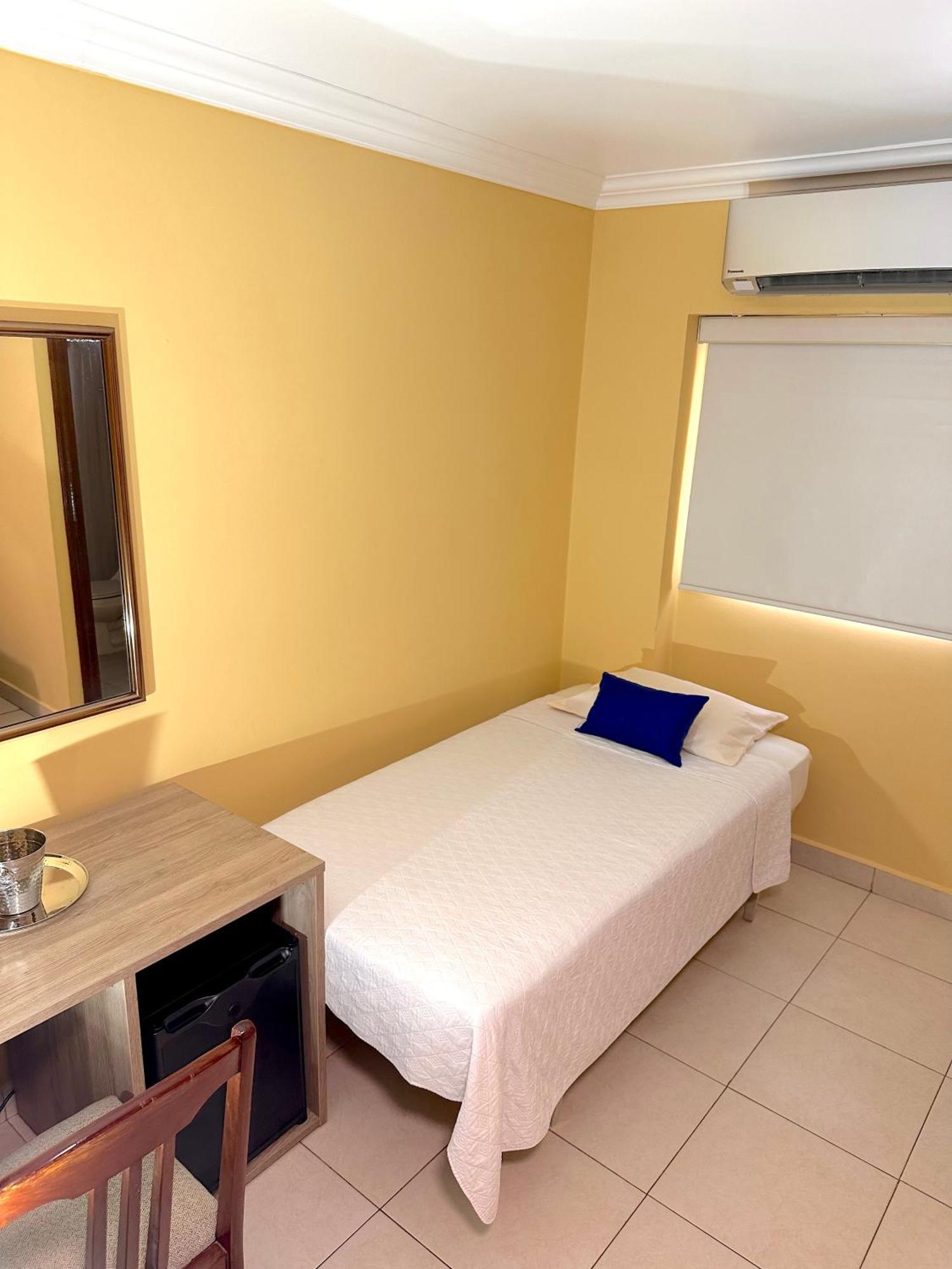 Hotel Andros Colon Bagian luar foto